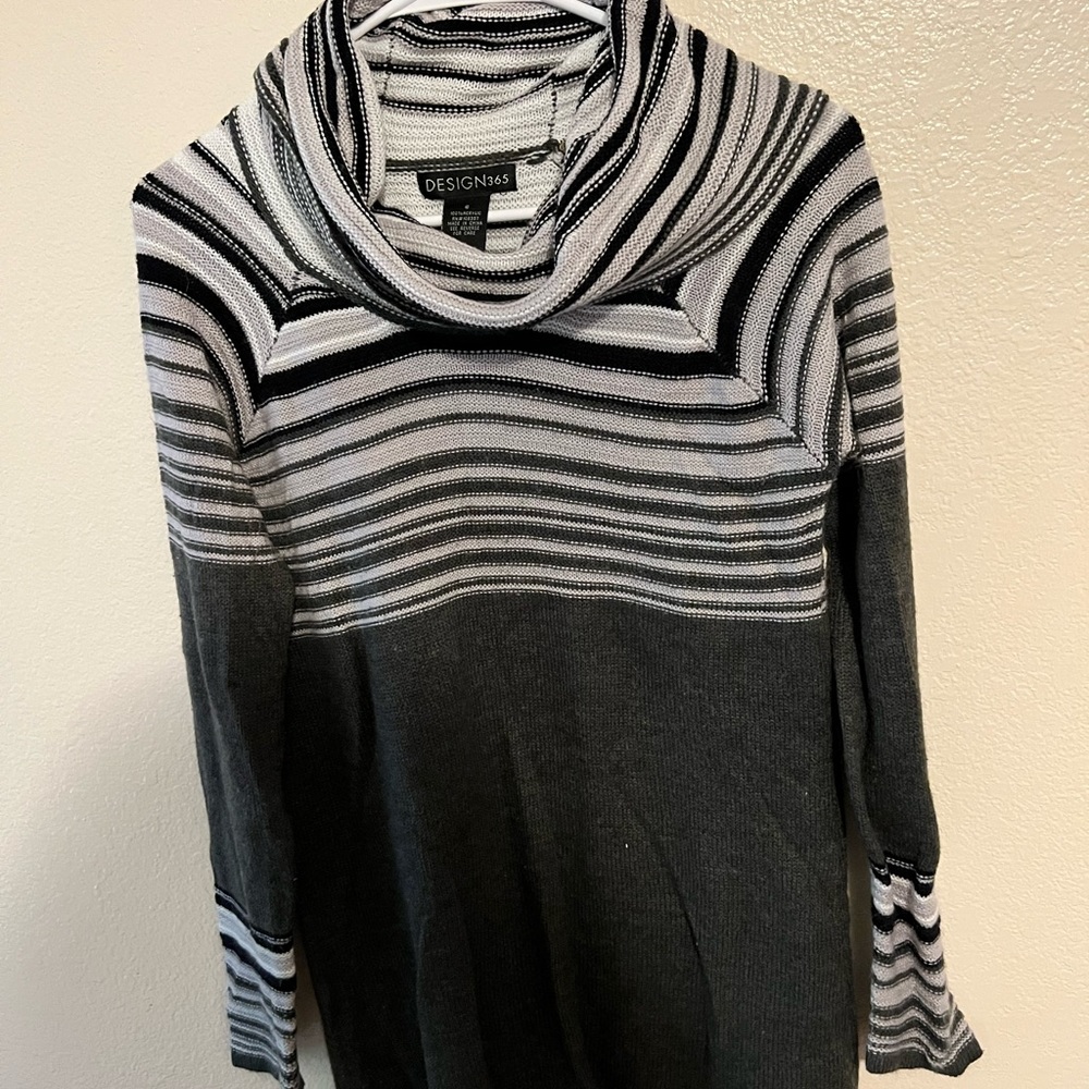 Design 365 long sleeve sweater